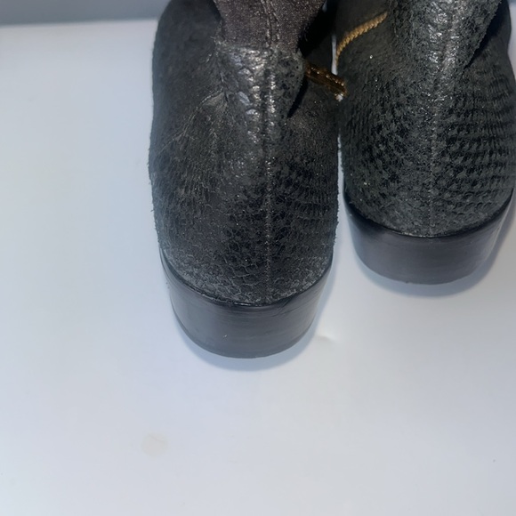 3/$15. MK Knee length leather boots 7 - Picture 4 of 8